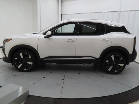 Used 2025 Nissan Kicks SR AWD/4WD image 9