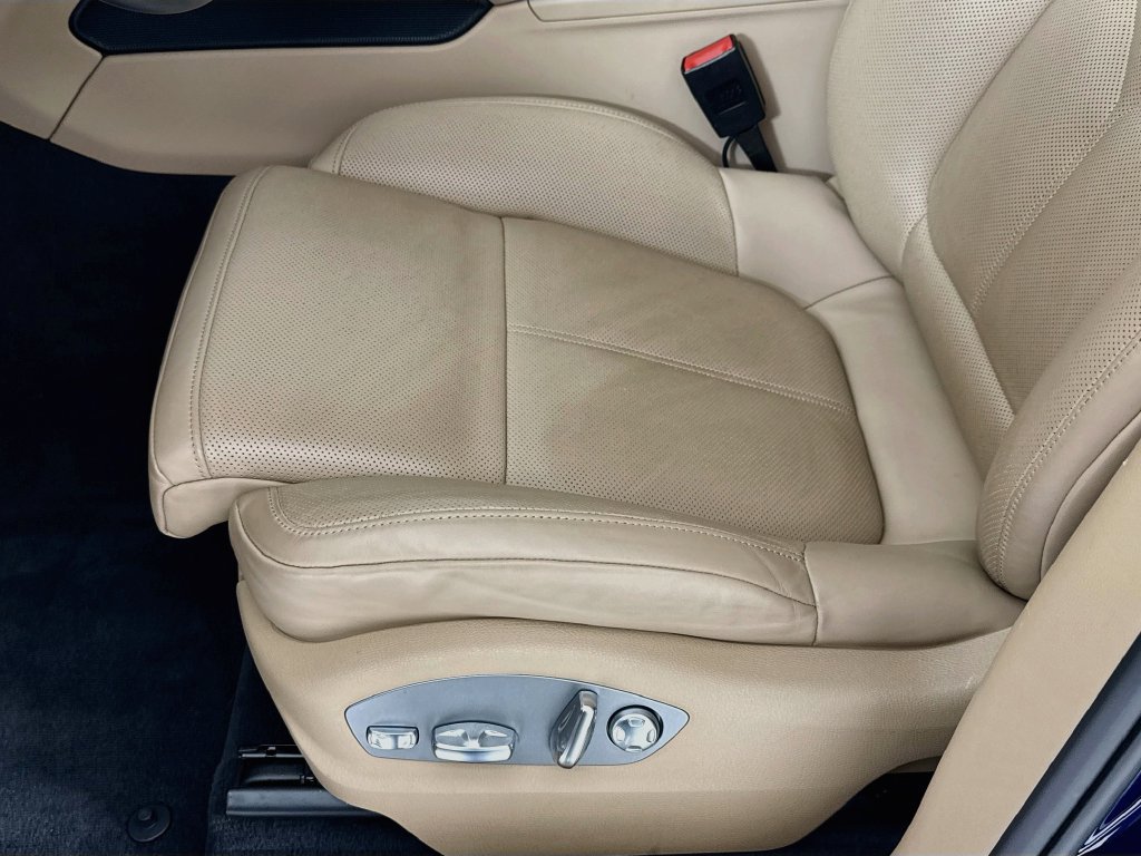 Certified 2025 Porsche Macan AWD/4WD image 13