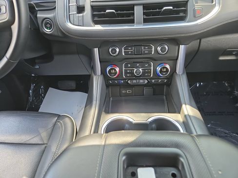 Used 2024 GMC Yukon SLT AWD/4WD image 11