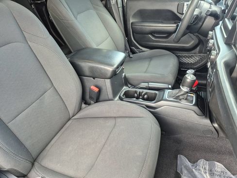 Used 2023 Jeep Gladiator Sport AWD/4WD image 16