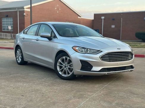 Used 2019 Ford Fusion SE image 3