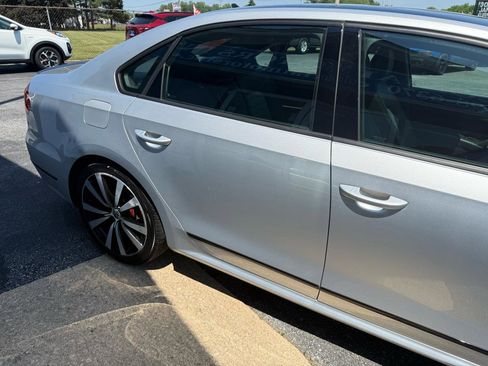 Used 2018 Volkswagen Passat 3.6 FWD image 6