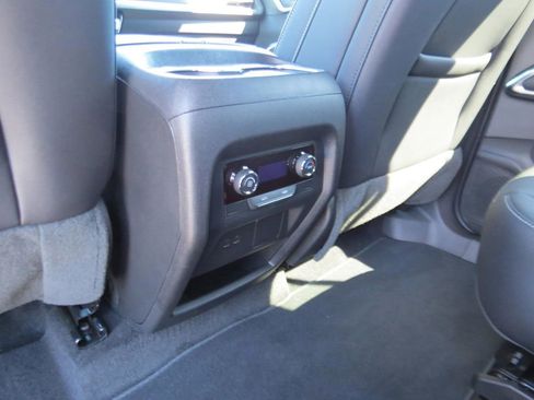 Certified 2026 Chevrolet Traverse LT FWD image 18