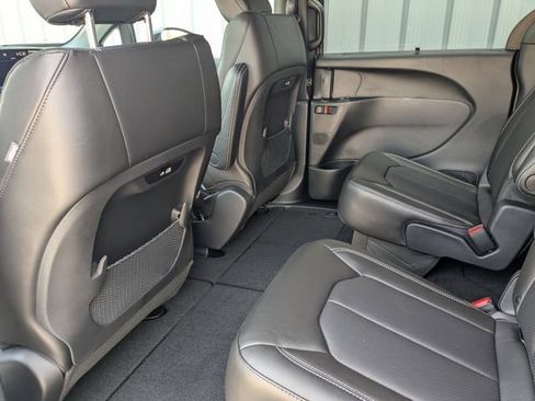 New 2027 Chrysler Pacifica Select FWD image 24