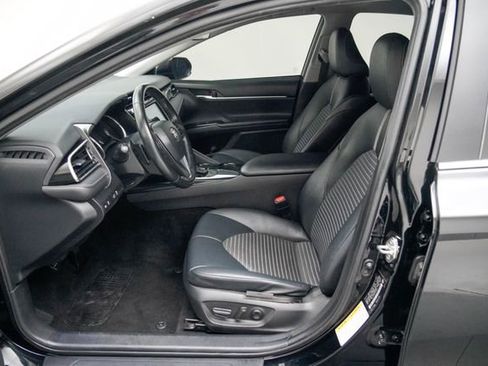 Used 2020 Toyota Camry SE image 23