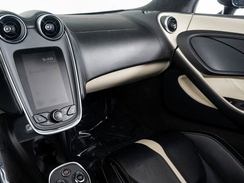 Used 2019 McLaren 570S Spider image 43