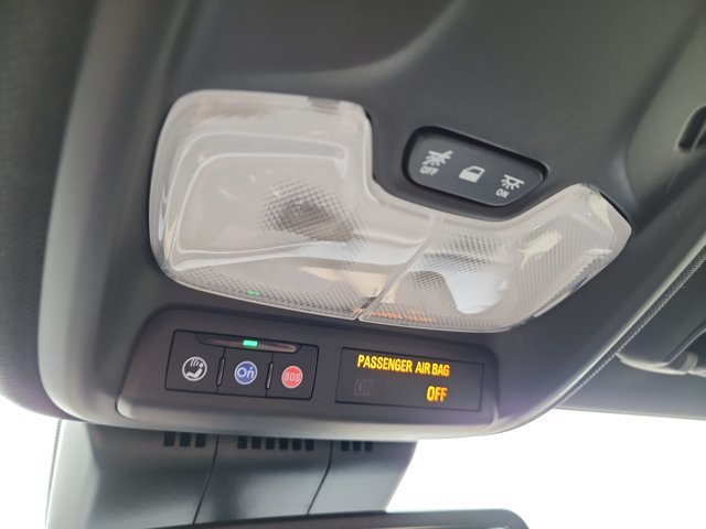 Used 2024 Chevrolet Colorado ZR2 w/ Technology Package AWD/4WD image 18