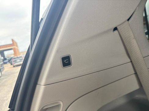 Used 2022 Chrysler Pacifica Touring-L FWD image 11
