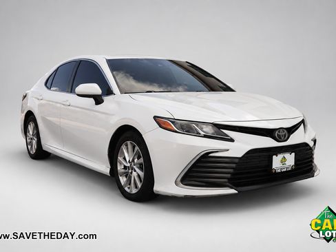 Used 2021 Toyota Camry LE w/ Carpet Mat Package (TMS) FWD image 10