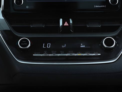 Used 2021 Toyota Corolla LE FWD image 26