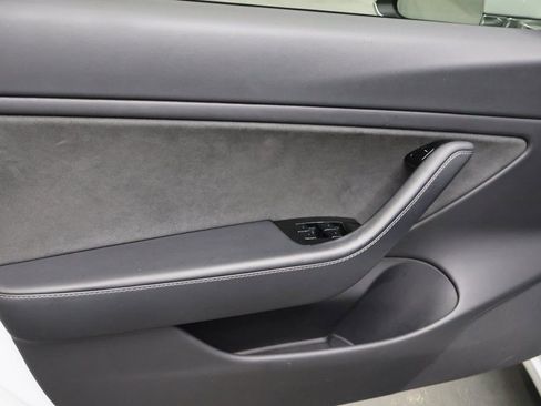 Used 2018 Tesla Model 3 Long Range RWD image 16