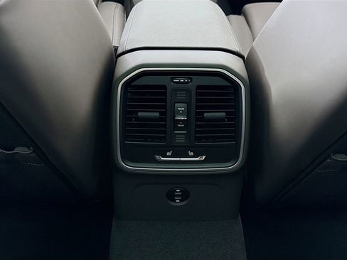 New 2026 Porsche Macan image 27