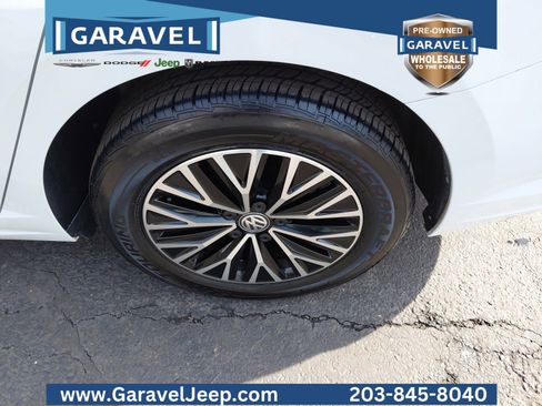 Used 2019 Volkswagen Jetta SE w/ Cold Weather Package image 30