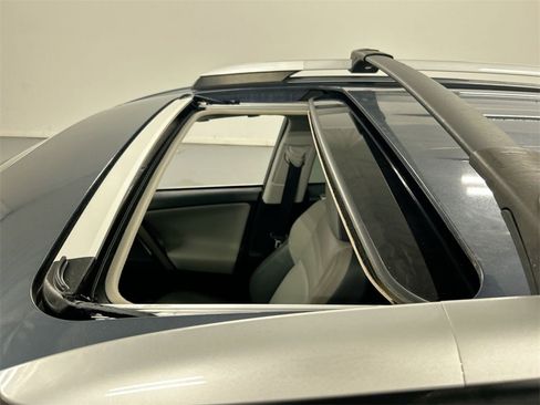 Used 2014 Toyota RAV4 Limited image 19