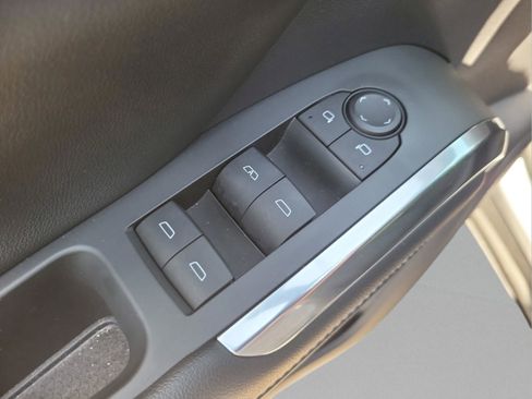 Used 2024 Chevrolet Traverse LT image 16