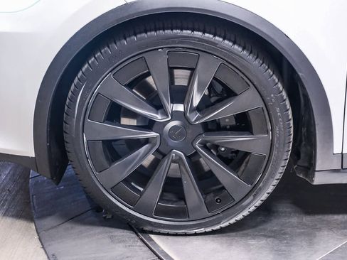 Used 2023 Tesla Model X image 10