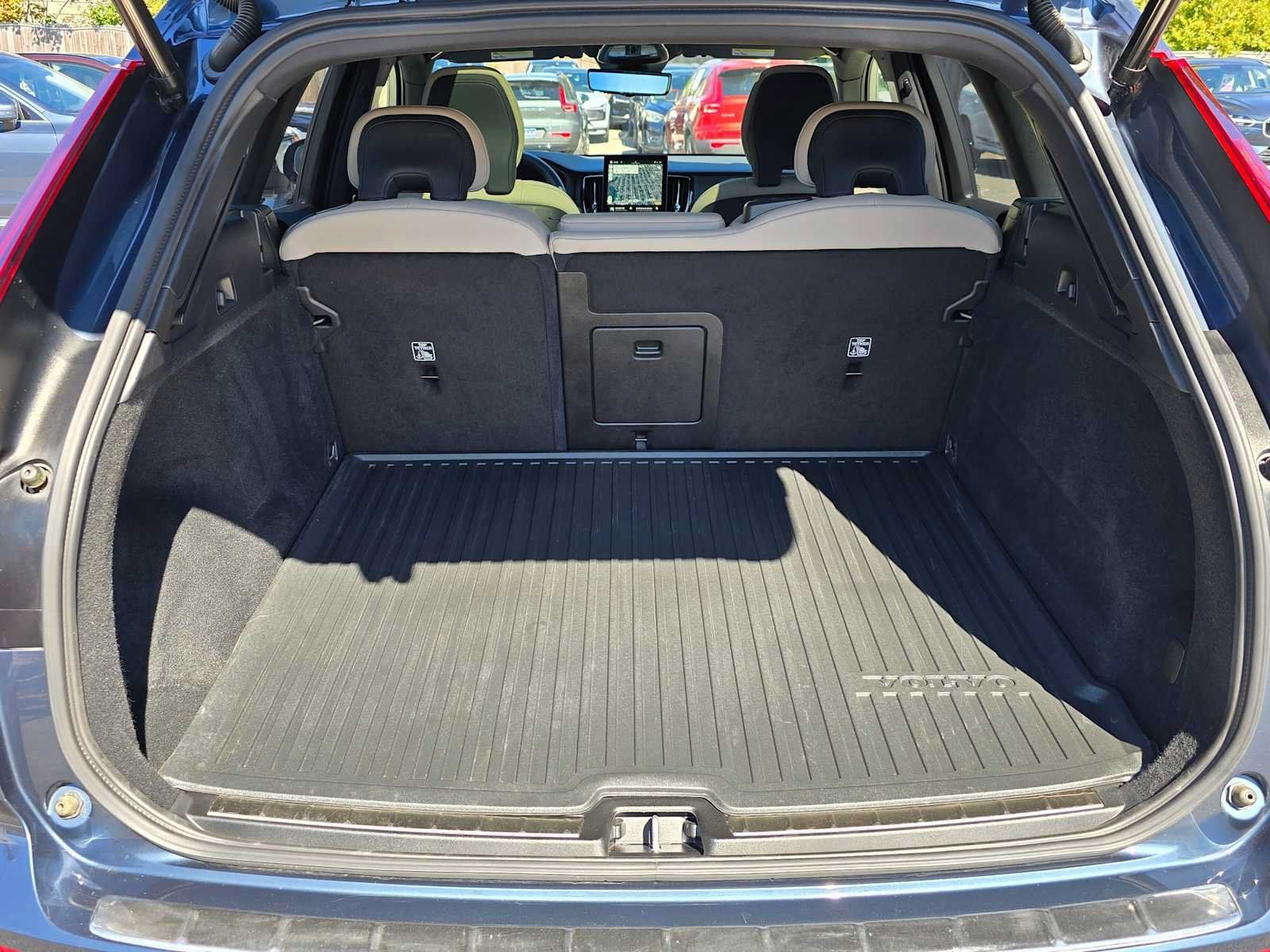 Used 2026 Volvo XC60 B5 Plus w/ Protection Package Premier AWD/4WD image 17