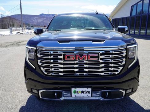 Used 2025 GMC Sierra 1500 Denali w/ Technology Package AWD/4WD image 2