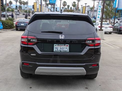 Used 2025 Honda Pilot EX-L image 6