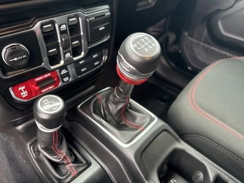 Used 2022 Jeep Gladiator Rubicon w/ Cold Weather Group image 31