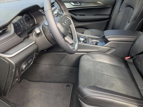 New 2025 Jeep Grand Cherokee Altitude image 4