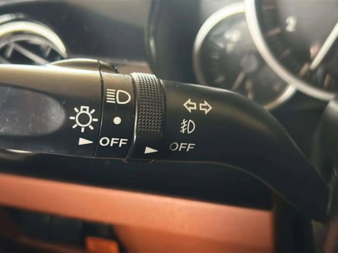 Used 2006 MAZDA MX-5 Miata Grand Touring w/ Premium Pkg image 32