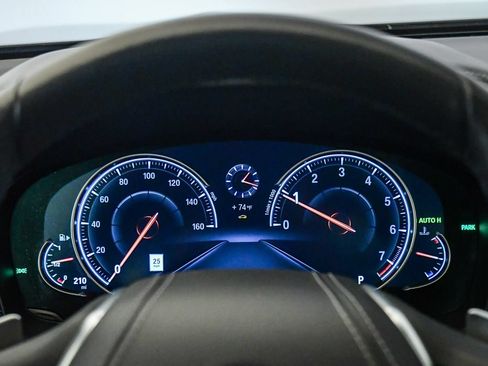 Used 2018 BMW 740i RWD image 25
