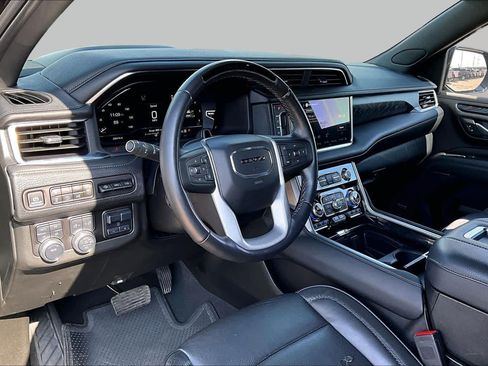 Used 2024 GMC Yukon Denali w/ Advanced Technology Package AWD/4WD image 18