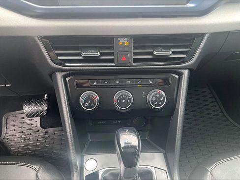 Used 2022 Volkswagen Taos SE w/ Panoramic Sunroof Package image 25