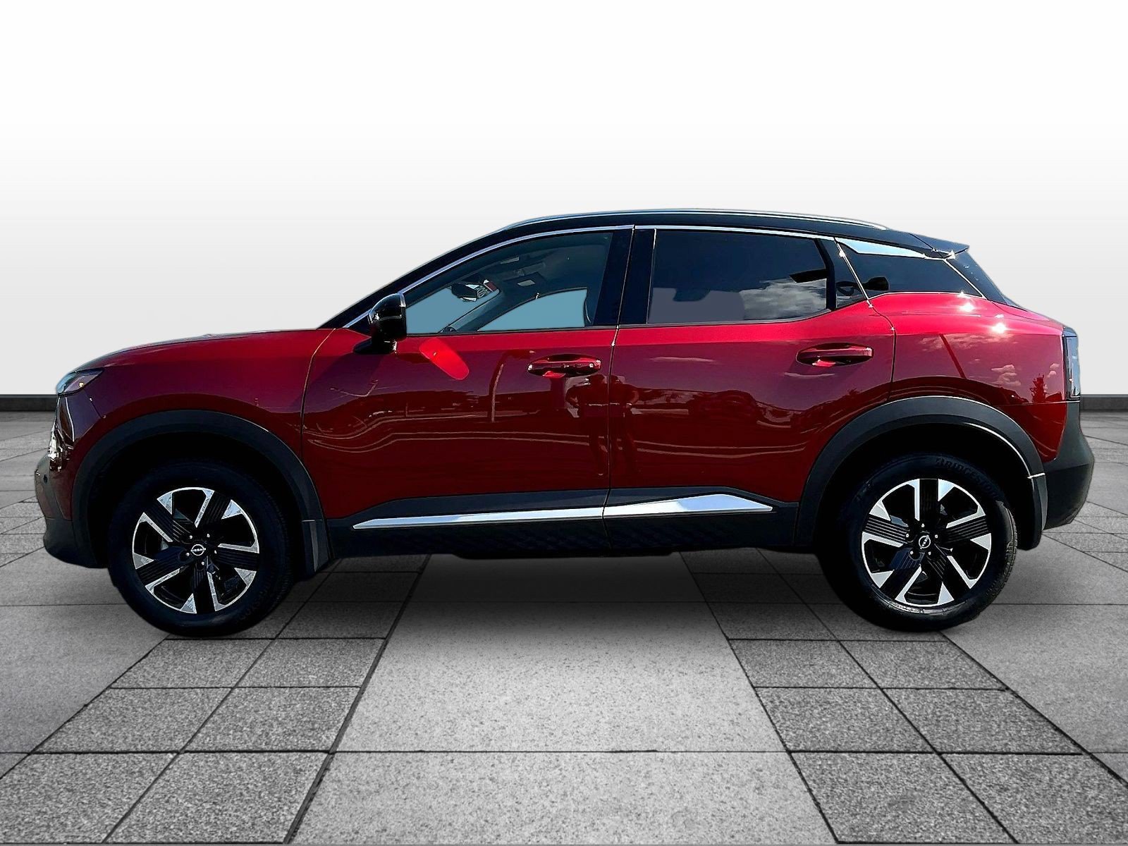 Certified 2025 Nissan Kicks SR FWD image 8
