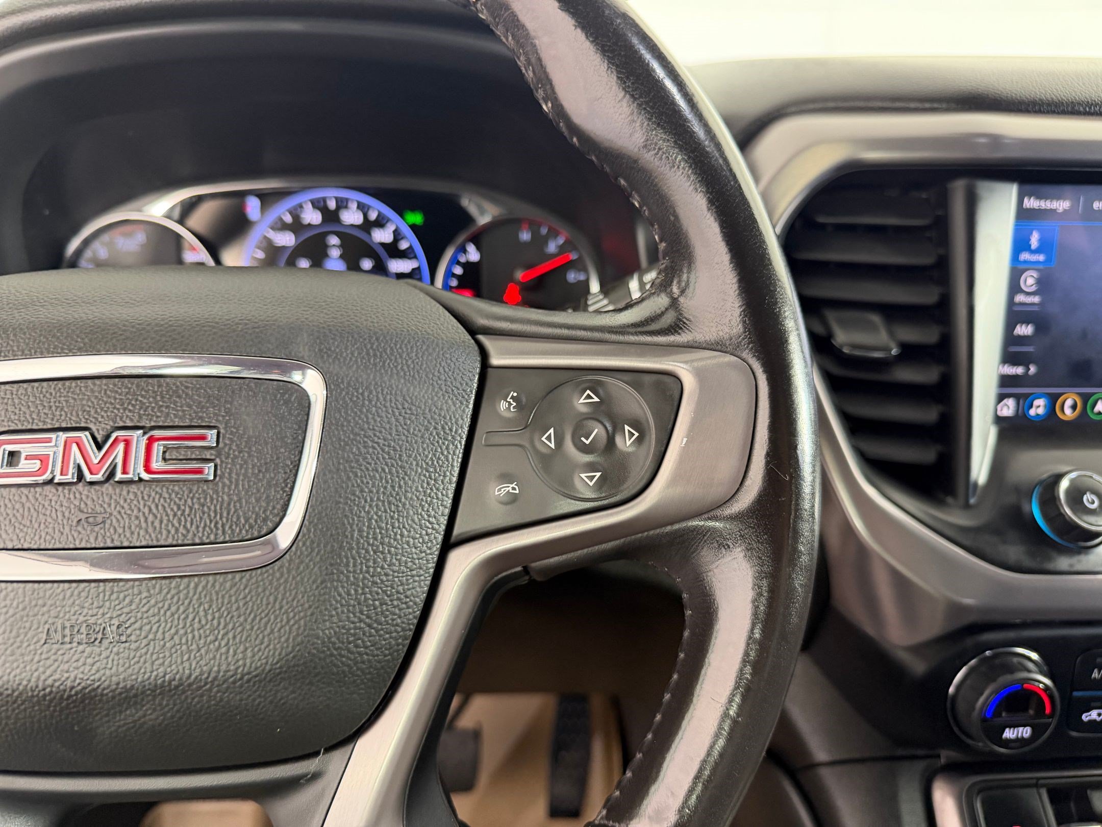 Used 2022 GMC Acadia AT4 w/ Technology Package AWD/4WD image 16