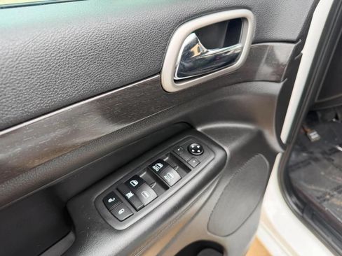 Used 2018 Jeep Grand Cherokee Altitude RWD image 22