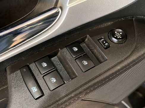 Used 2017 Chevrolet Equinox LS image 28