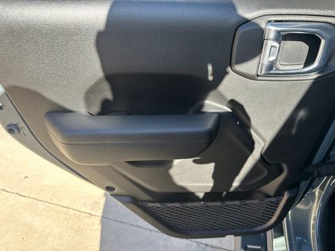 Used 2025 Jeep Wrangler Unlimited Sport AWD/4WD image 17