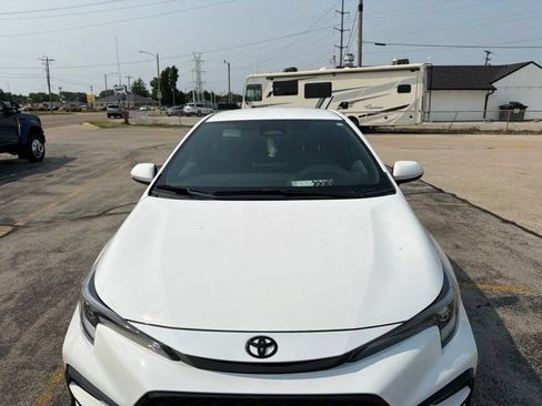 Used 2024 Toyota Corolla SE FWD image 3