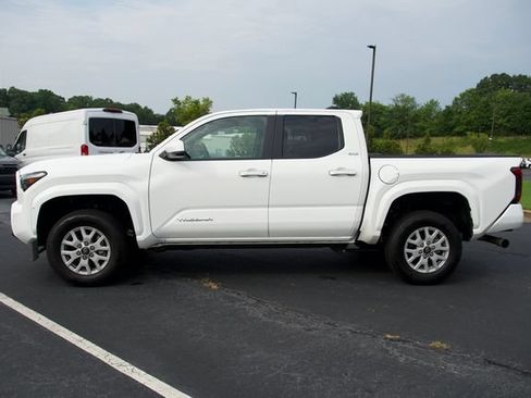 Used 2026 Toyota Tacoma SR5 AWD/4WD image 4