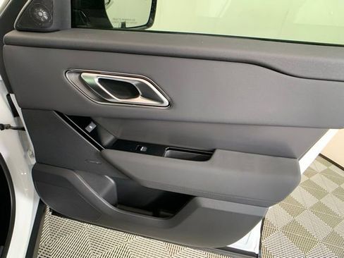 Certified 2025 Land Rover Range Rover Velar Dynamic SE image 33