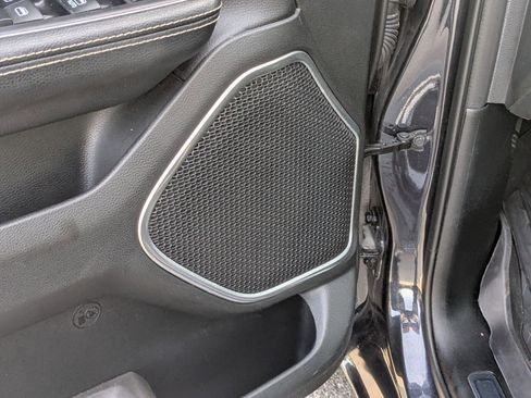 Used 2019 RAM 1500 Laramie image 15