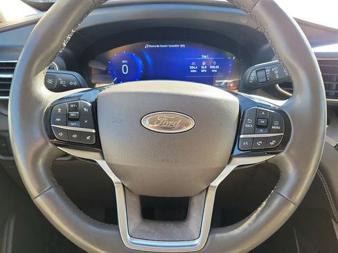 Used 2023 Ford Explorer Platinum w/ Technology Package image 16