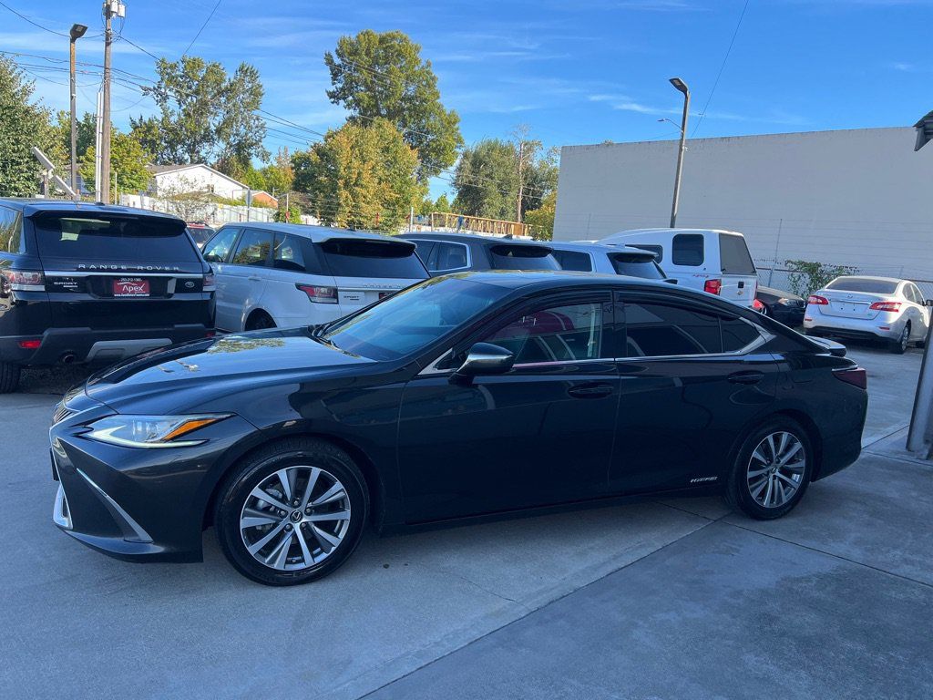 Used 2020 Lexus ES 300h w/ Accessory Package 2 FWD image 4