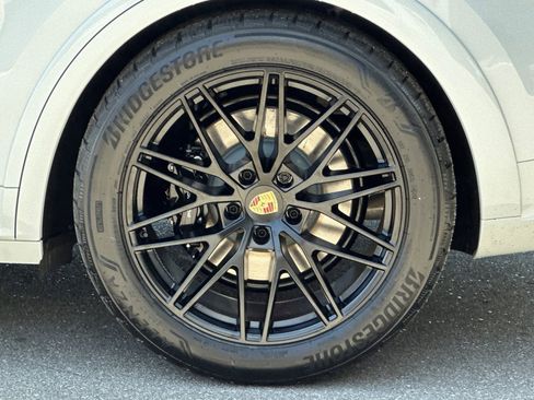 New 2026 Porsche Cayenne GTS AWD/4WD image 45