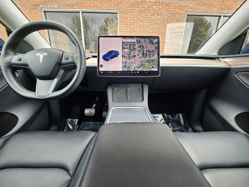 Used 2023 Tesla Model Y Long Range image 39