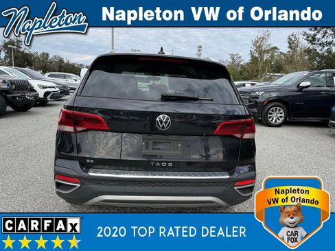 Used 2023 Volkswagen Taos SE w/ Panoramic Sunroof Package image 9