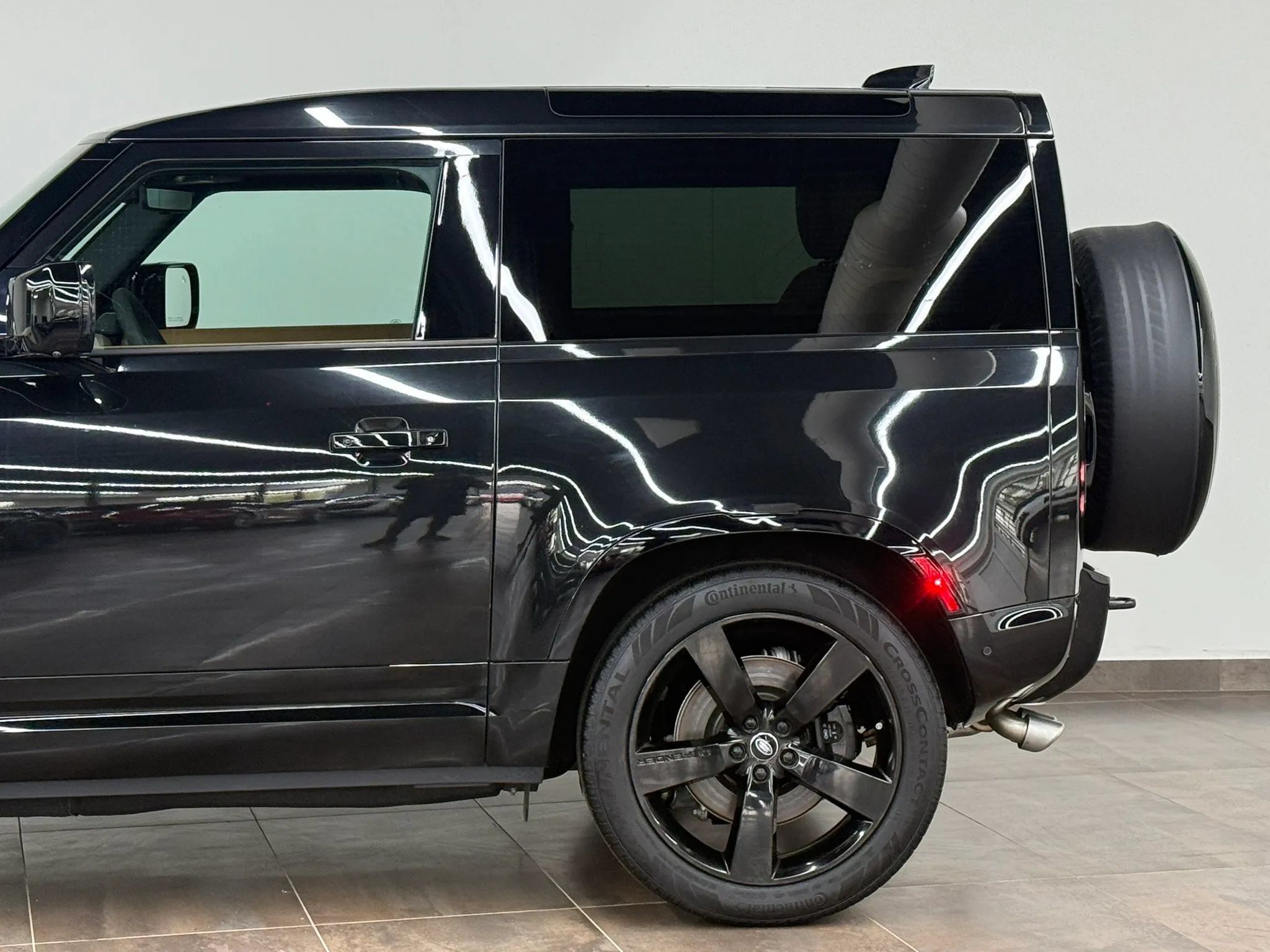 Used 2024 Land Rover Defender 90 V8 AWD/4WD image 5