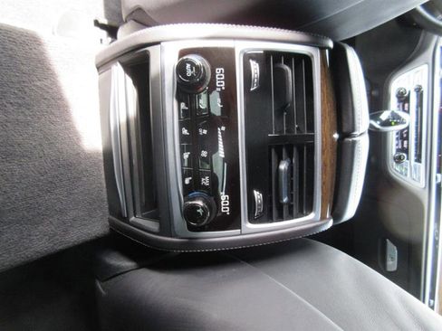 Used 2018 BMW 750i xDrive image 27