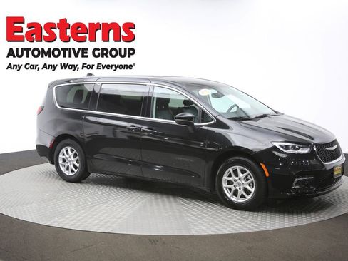 Used 2023 Chrysler Pacifica Touring-L FWD image 47