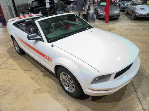 Used 2005 Ford Mustang Premium image 14