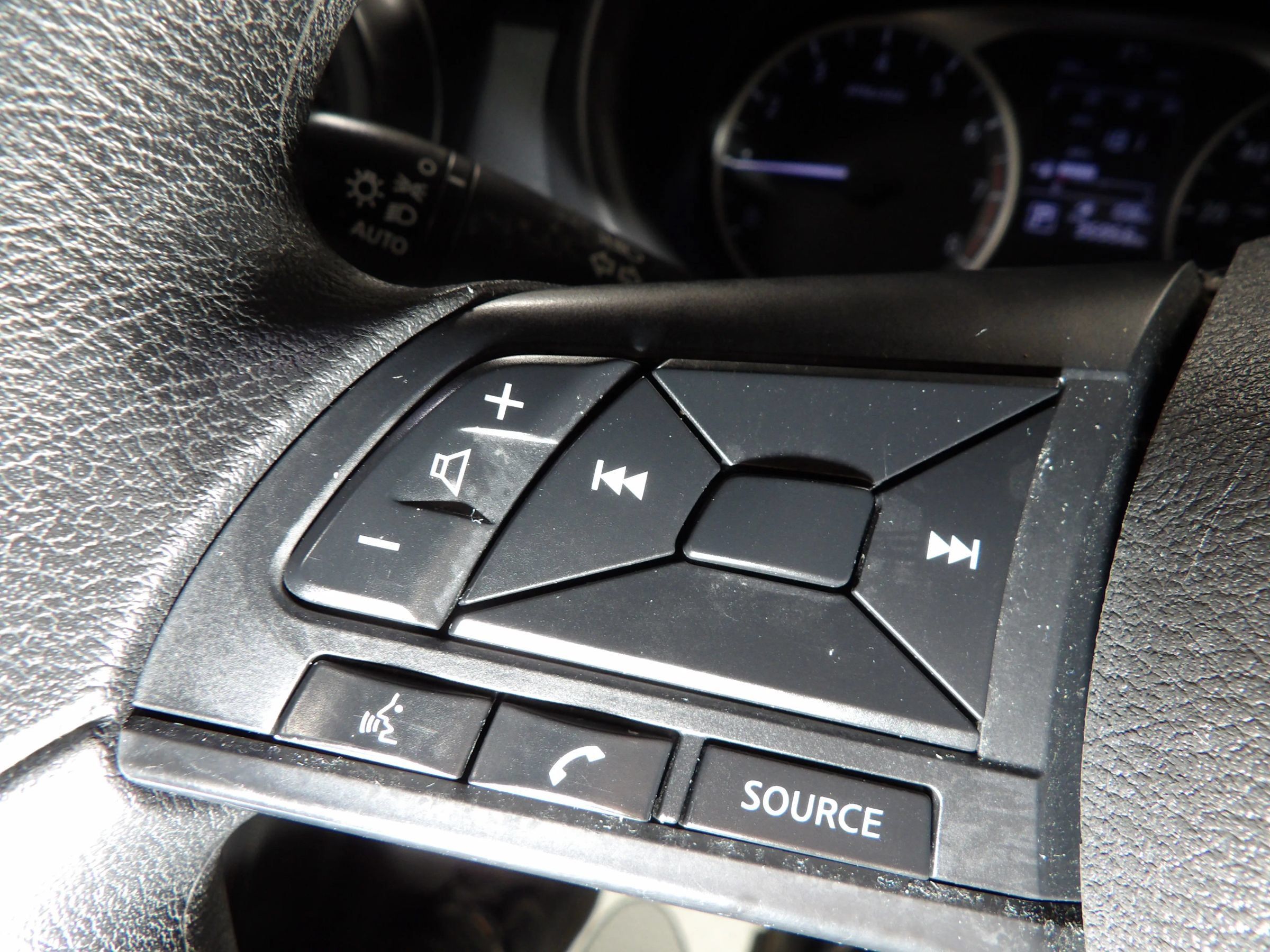 Used 2024 Nissan Kicks S FWD image 17
