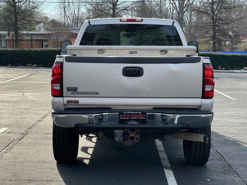 Used 2006 Chevrolet Silverado 2500 LT w/ Heavy-Duty Power Package image 7