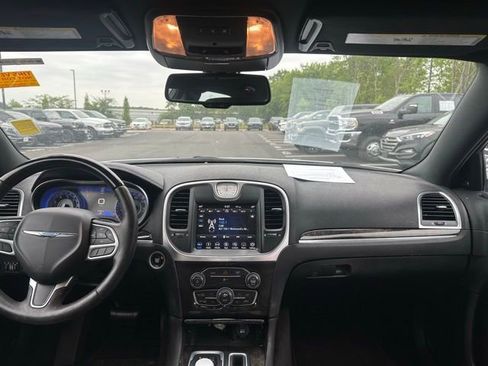 Used 2019 Chrysler 300 Limited RWD image 25